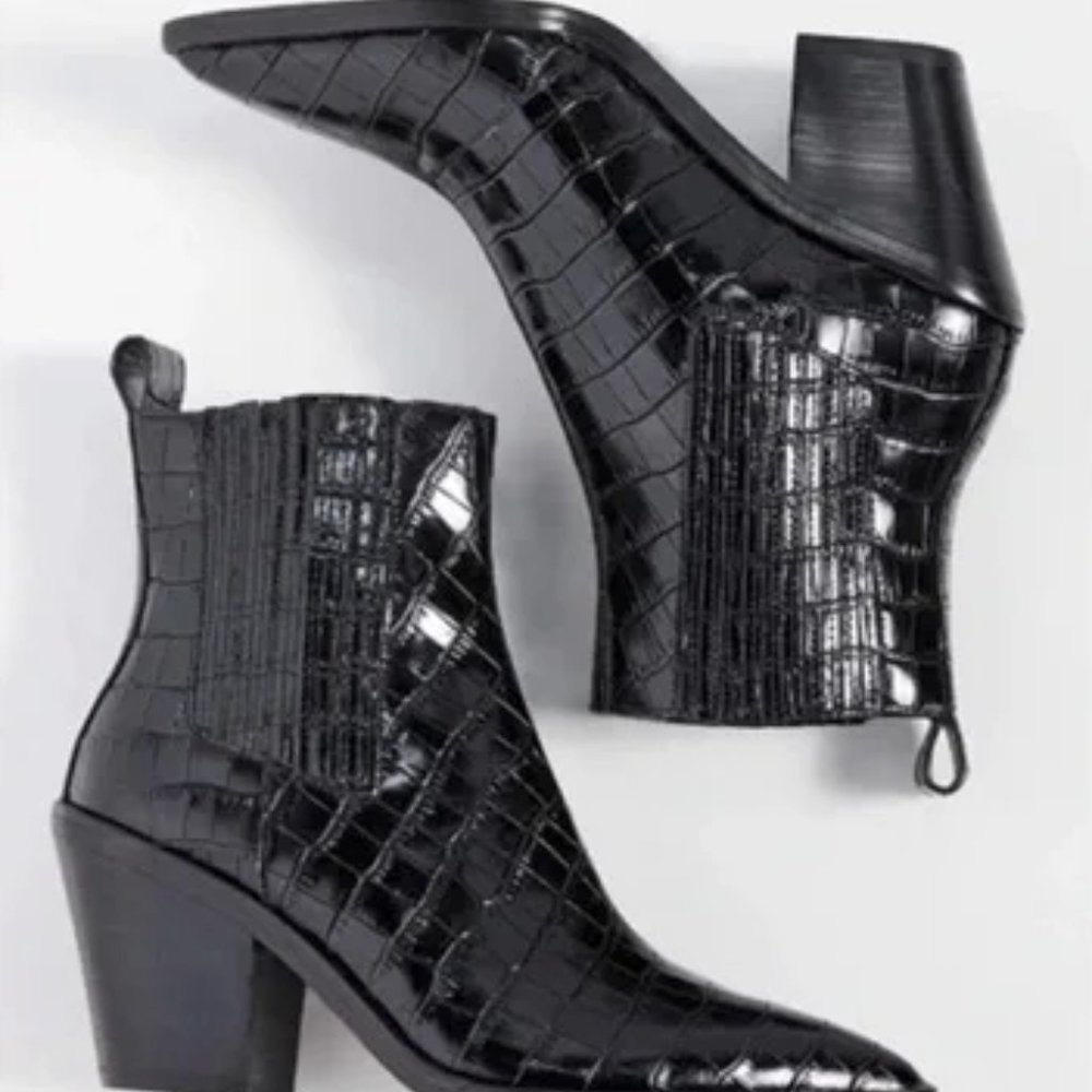 Alice + Olivia Westra Croc Embossed Leather Ankle Boots in Black 40 (9.5,10)
